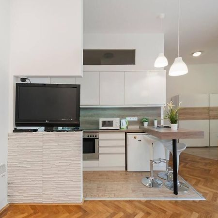 Szent Istvan Ter 4 Next To Basilica A 1 Bedroom Budapest Exteriör bild