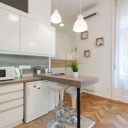Szent Istvan Ter 4 Next To Basilica A 1 Bedroom Budapest Exteriör bild