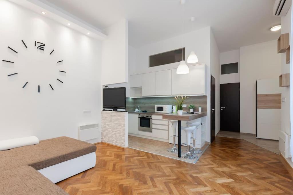 Szent Istvan Ter 4 Next To Basilica A 1 Bedroom Budapest Exteriör bild