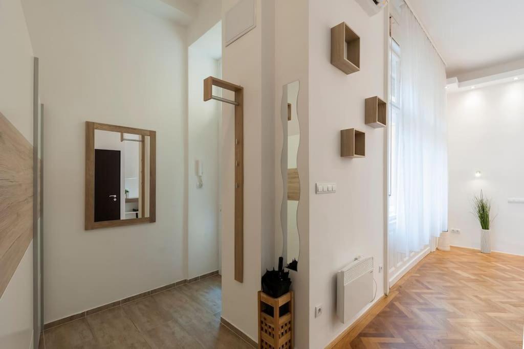 Szent Istvan Ter 4 Next To Basilica A 1 Bedroom Budapest Exteriör bild