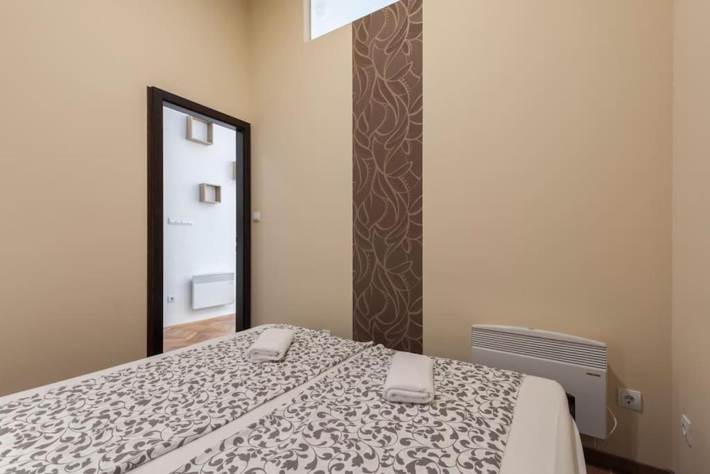 Szent Istvan Ter 4 Next To Basilica A 1 Bedroom Budapest Exteriör bild