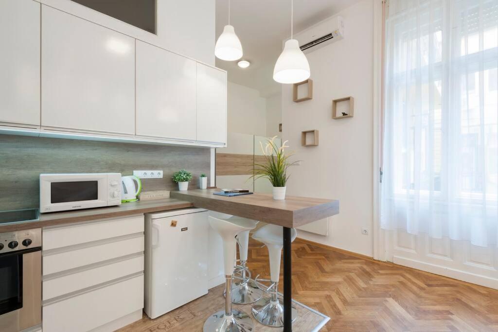 Szent Istvan Ter 4 Next To Basilica A 1 Bedroom Budapest Exteriör bild