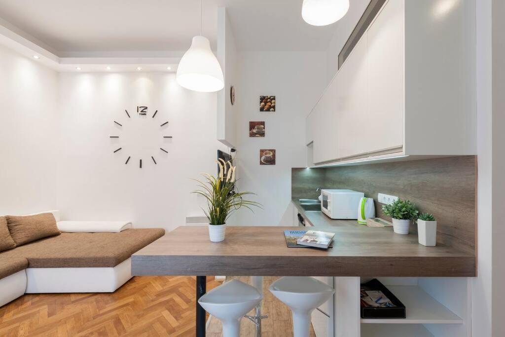 Szent Istvan Ter 4 Next To Basilica A 1 Bedroom Budapest Exteriör bild