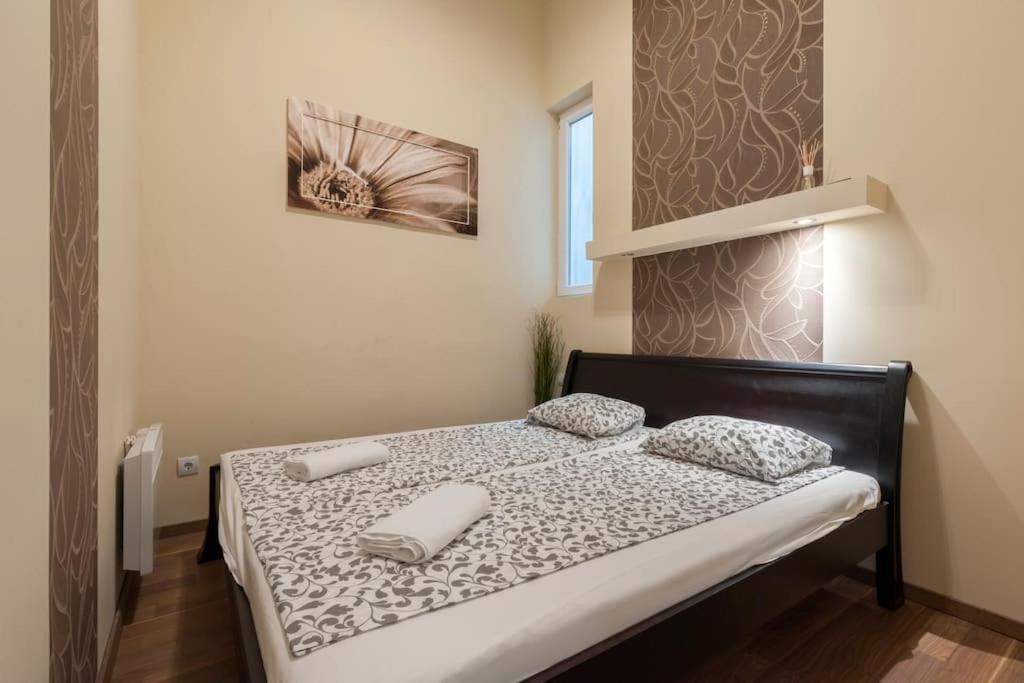 Szent Istvan Ter 4 Next To Basilica A 1 Bedroom Budapest Exteriör bild