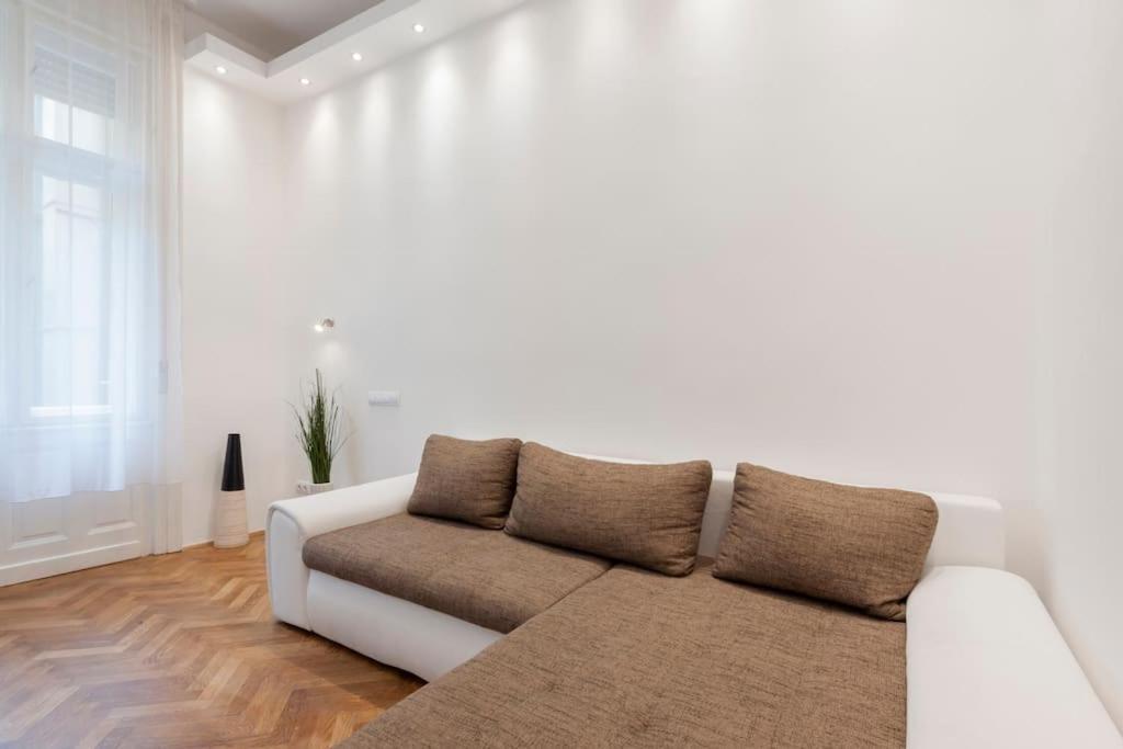 Szent Istvan Ter 4 Next To Basilica A 1 Bedroom Budapest Exteriör bild